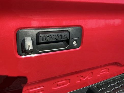 Used 2022 Toyota Tacoma TRD Off-Road w/ Technology Package image 5