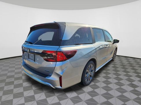 New 2026 Honda Odyssey Touring image 4