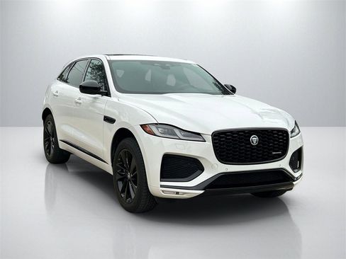 Used 2024 Jaguar F-PACE R-Dynamic S image 3