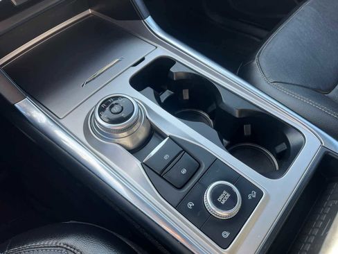 Used 2020 Ford Explorer Limited image 45