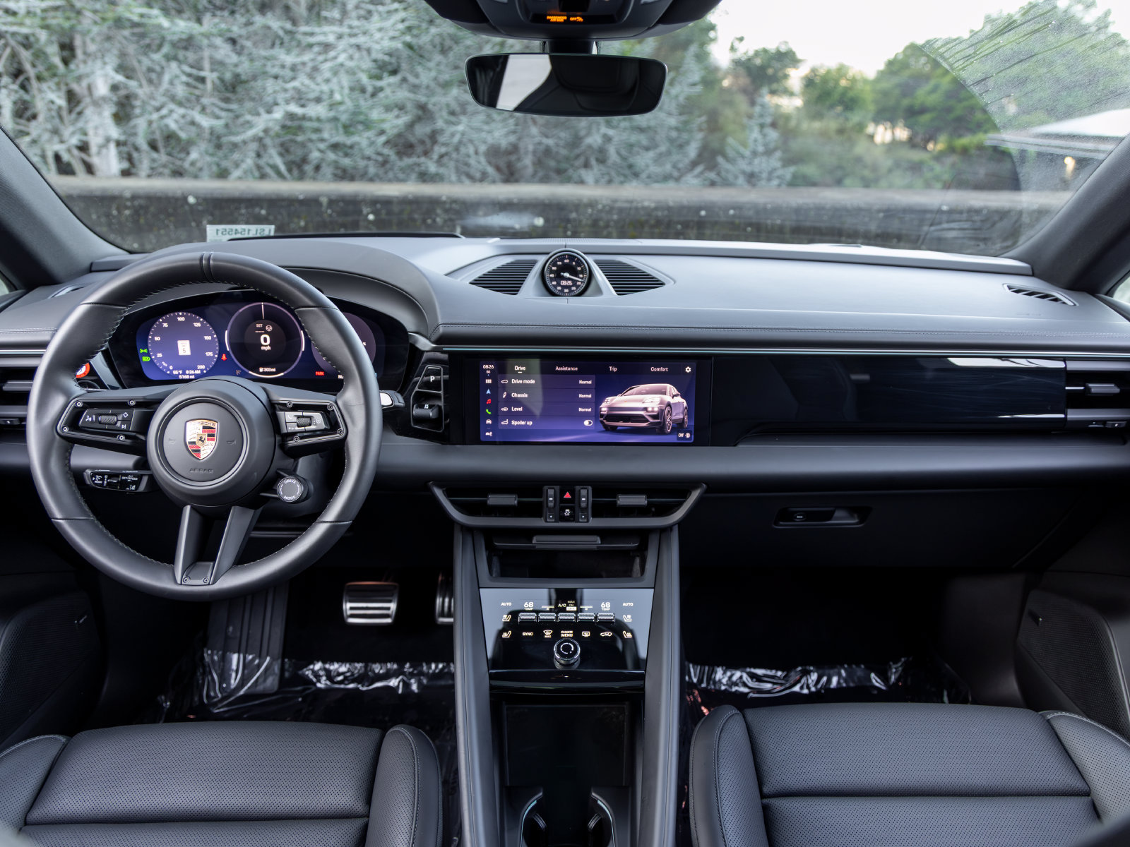 Certified 2025 Porsche Macan 4S Electric AWD/4WD image 32