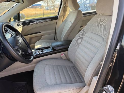 Used 2018 Ford Fusion SE FWD image 9