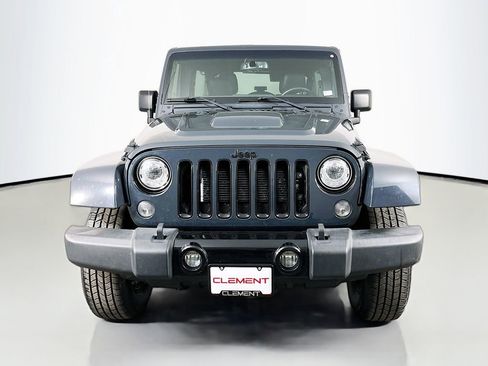 Used 2018 Jeep Wrangler Unlimited Sahara AWD/4WD image 3