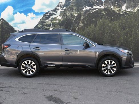 Used 2023 Subaru Outback Limited AWD/4WD image 2