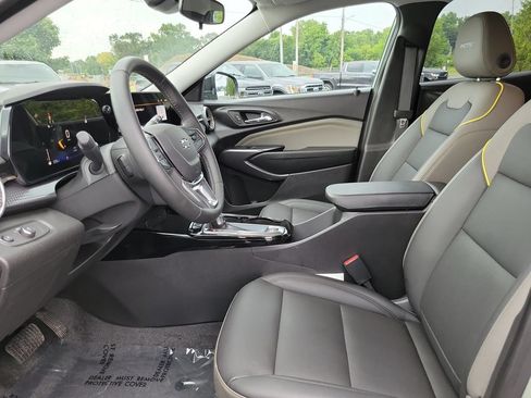 Used 2025 Chevrolet Trax ACTIV FWD image 8