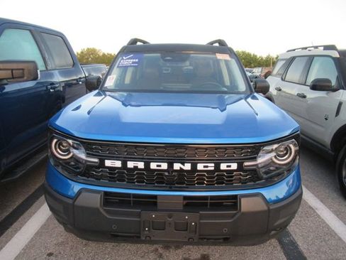 Used 2025 Ford Bronco Sport Outer Banks w/ Outer Banks Tech Package+ image 2