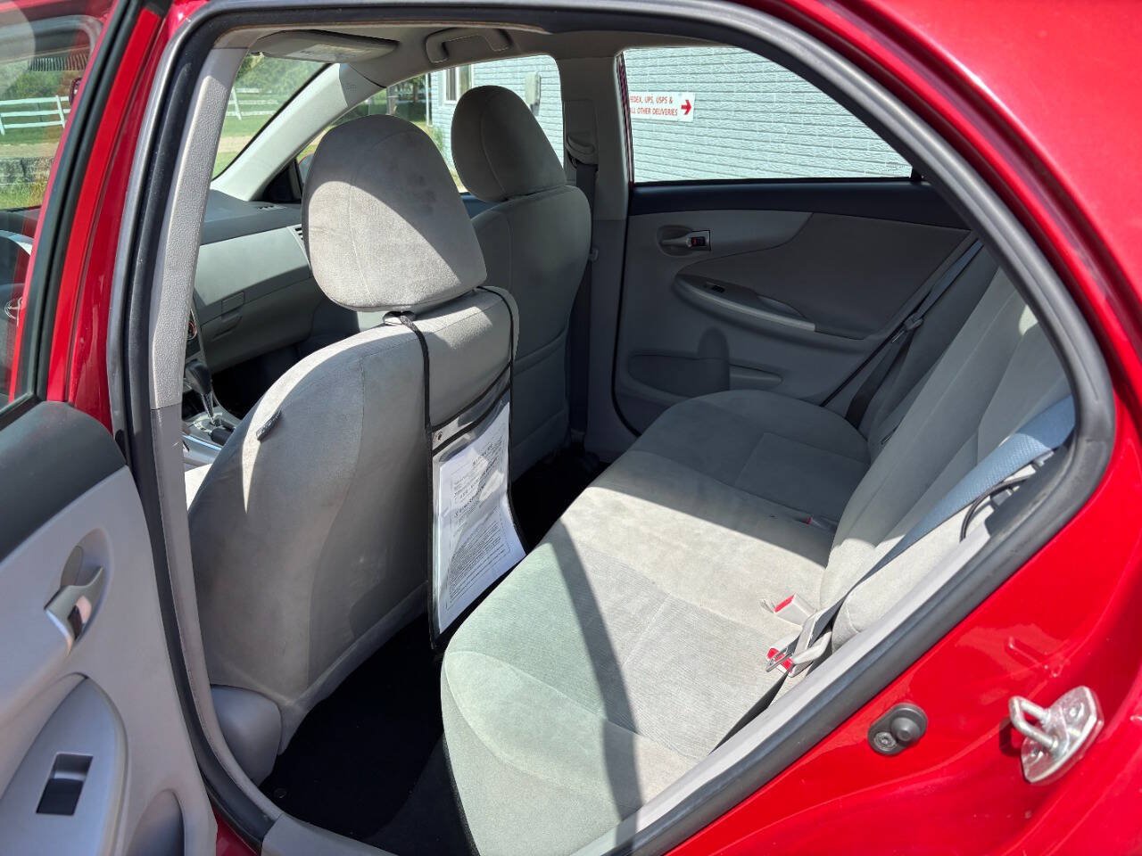 Used 2012 Toyota Corolla LE FWD image 3