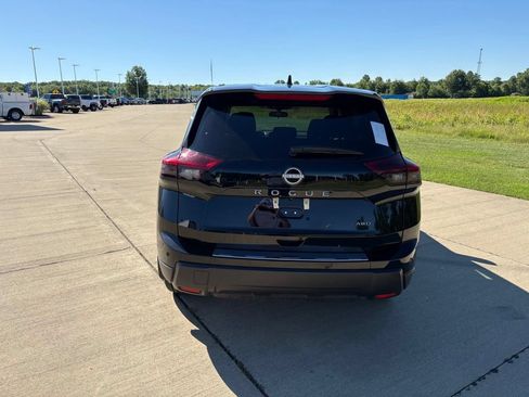 Used 2026 Nissan Rogue SV AWD/4WD image 5