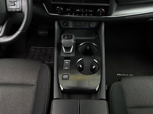 Used 2025 Nissan Rogue SV FWD image 15