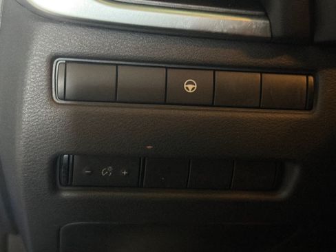 Used 2022 Nissan Rogue SV FWD image 29