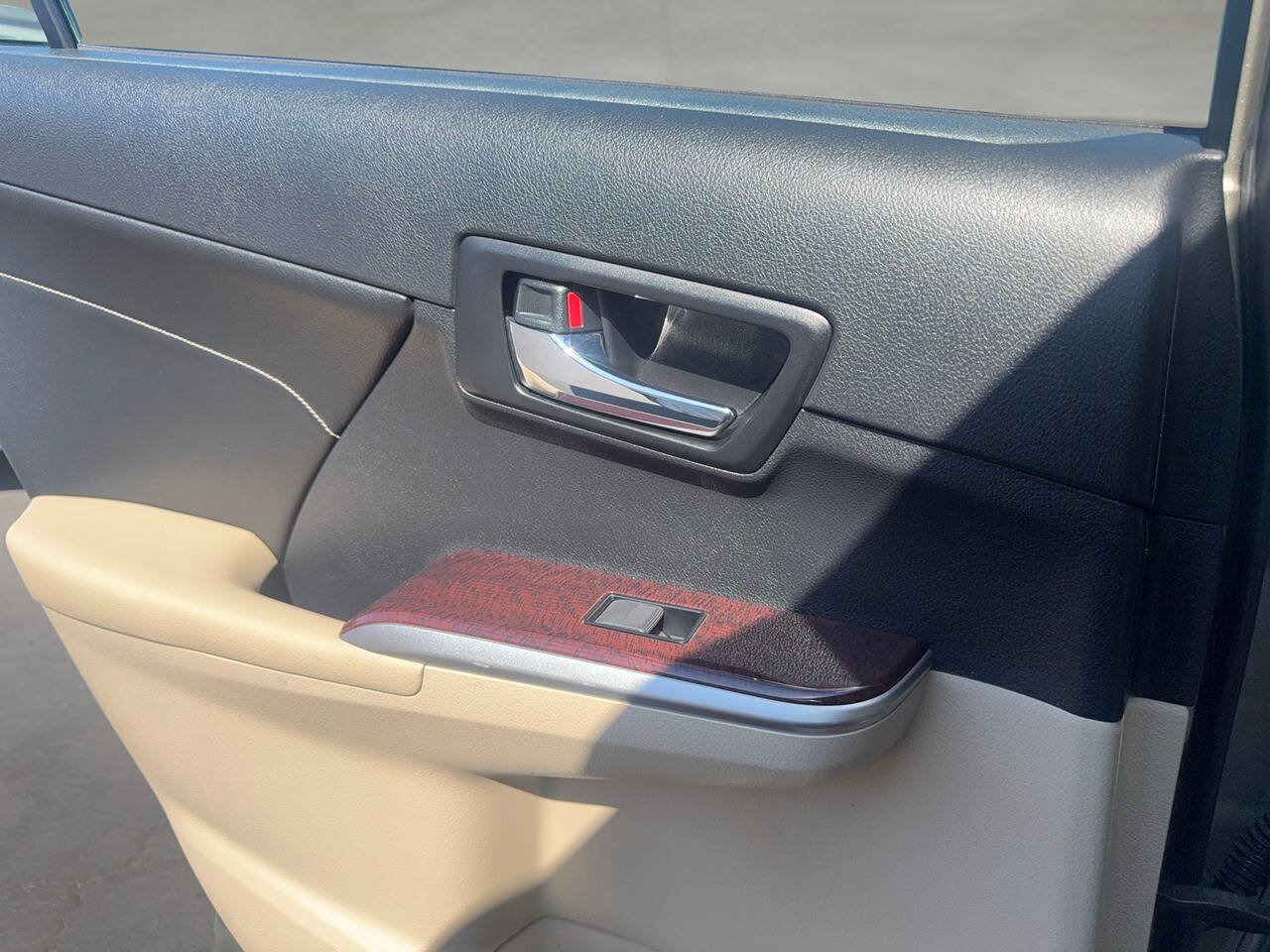 Used 2014 Toyota Camry XLE w/ Leather Package FWD image 21