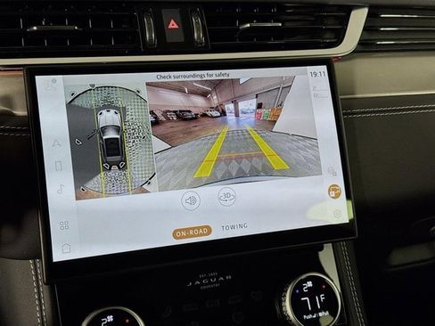 Used 2026 Jaguar F-PACE R-Dynamic S image 17