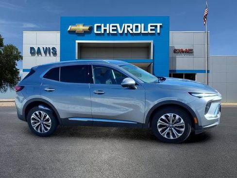 Used 2025 Buick Envision Preferred AWD/4WD image 2