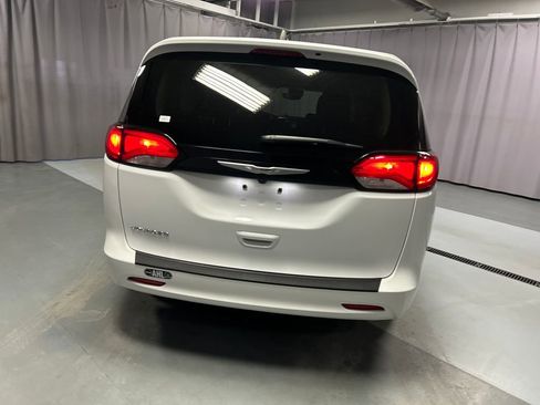 Used 2024 Chrysler Voyager LX image 6