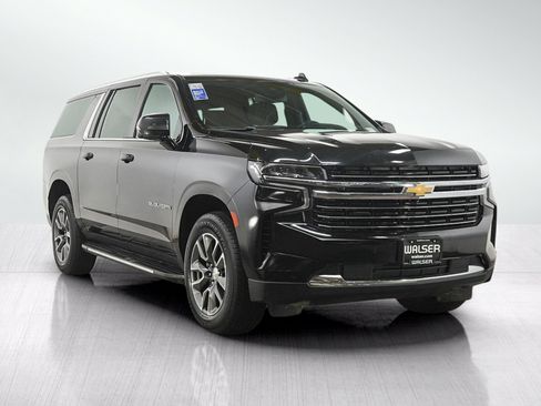 Used 2023 Chevrolet Suburban LT w/ Luxury Package AWD/4WD image 7