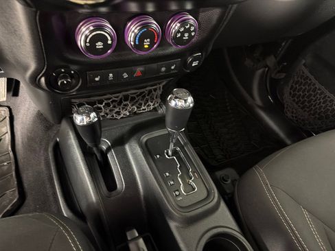 Used 2017 Jeep Wrangler Unlimited Rubicon w/ Cold Weather Group AWD/4WD image 16