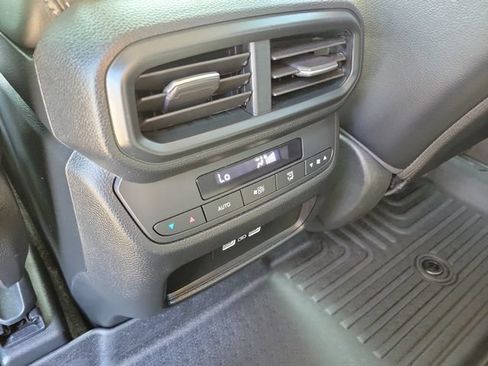 Used 2023 Honda Pilot Touring image 17