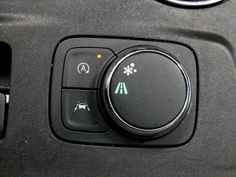 Used 2023 Chevrolet Traverse LT image 33