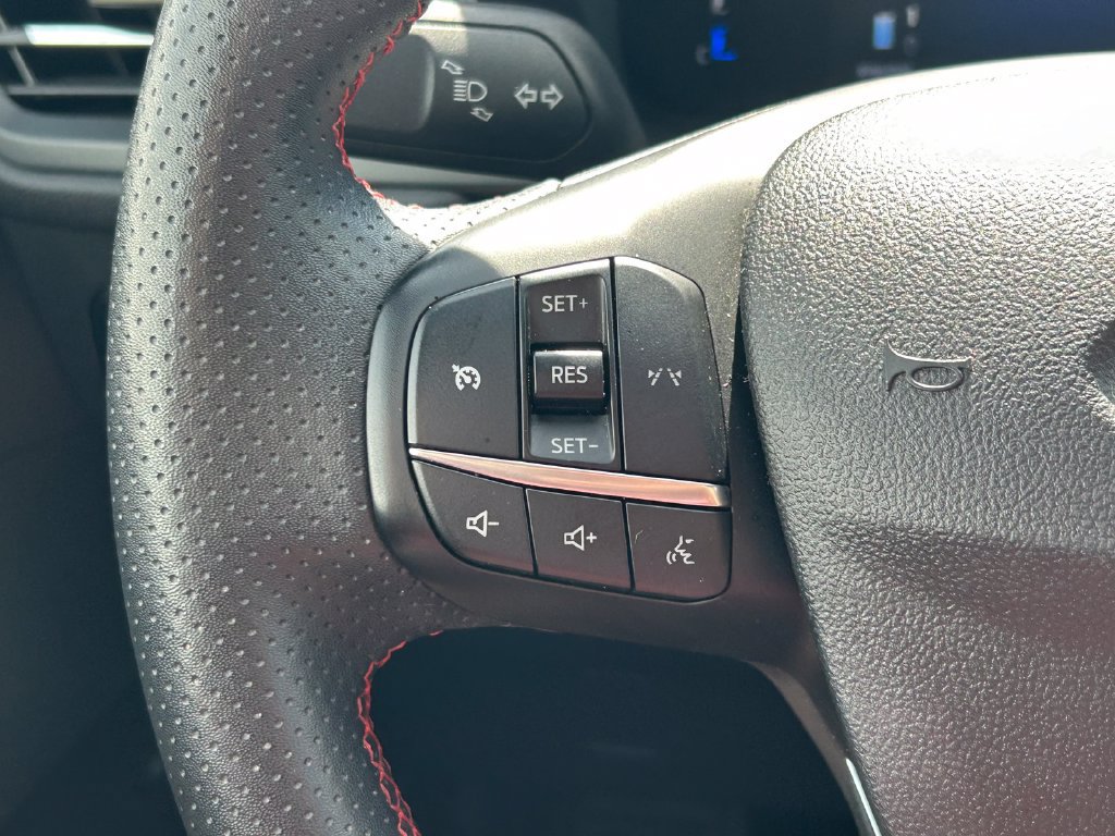 Used 2025 Ford Escape ST-Line FWD image 32