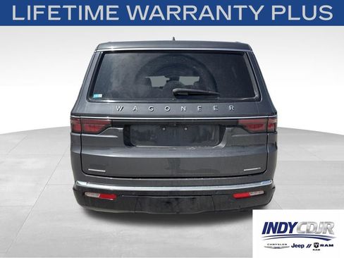 Used 2023 Jeep Wagoneer Series III w/ Preferred Equipment Group AWD/4WD image 5