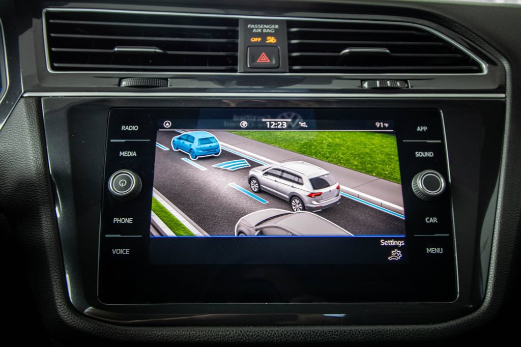 Certified 2024 Volkswagen Tiguan SE R-Line FWD image 41