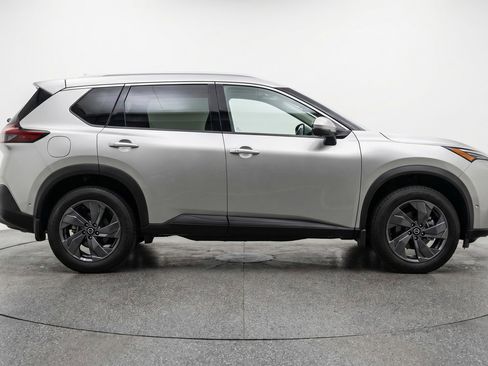 Used 2025 Nissan Rogue SV image 11