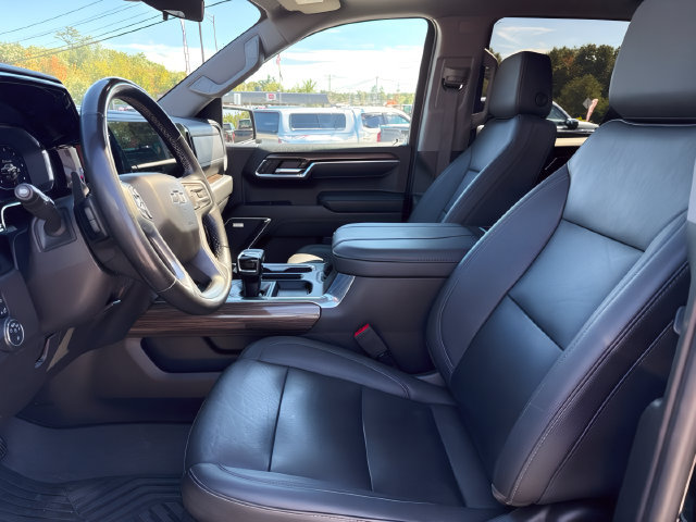 Used 2024 Chevrolet Silverado 1500 LT Trail Boss w/ LT Trail Boss Premium Package AWD/4WD image 17