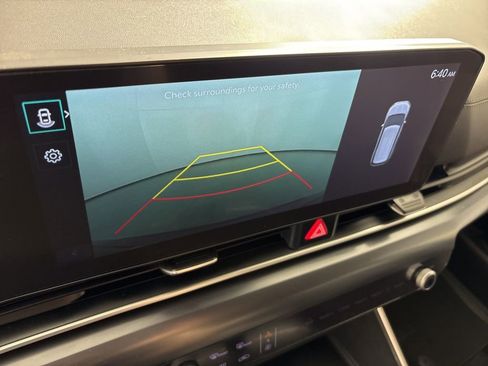 Used 2025 Kia Carnival image 32