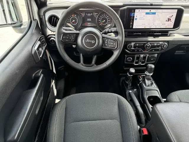 Used 2025 Jeep Wrangler Unlimited Sport AWD/4WD image 15