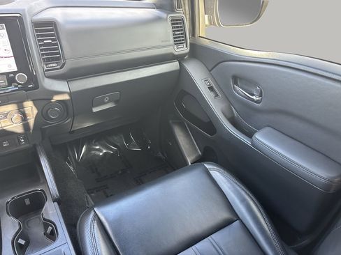 Used 2022 Nissan Frontier PRO-4X w/ Pro-4X Premium Package image 16