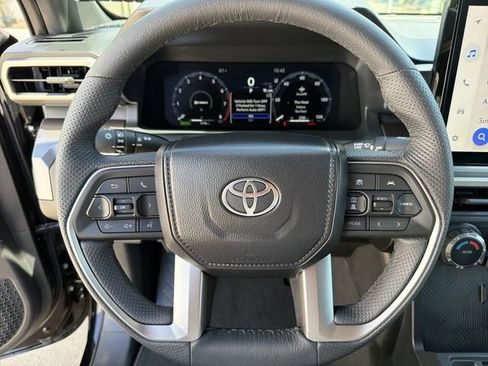 Used 2025 Toyota Tacoma TRD Off-Road AWD/4WD image 16