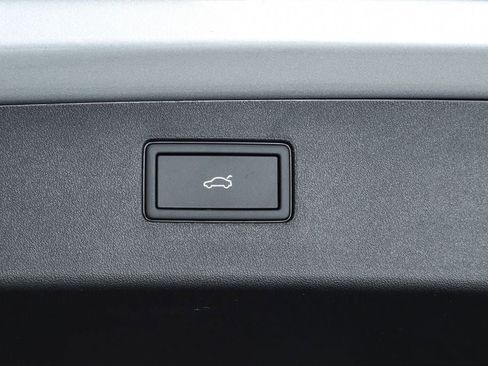 New 2026 Volkswagen Tiguan SE image 29