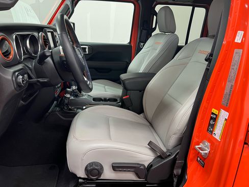 Used 2023 Jeep Gladiator Mojave w/ Cold Weather Group image 4