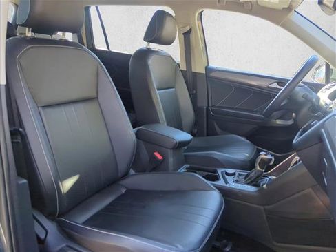 Used 2022 Volkswagen Tiguan SE image 24