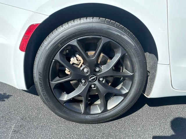 Used 2025 Chrysler Pacifica Limited FWD image 28