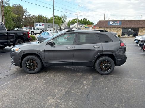 Used 2023 Jeep Cherokee Altitude Lux AWD/4WD image 4