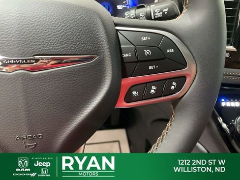 New 2026 Chrysler Pacifica Pinnacle image 40