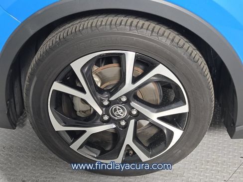 Used 2019 Toyota C-HR Limited FWD image 11