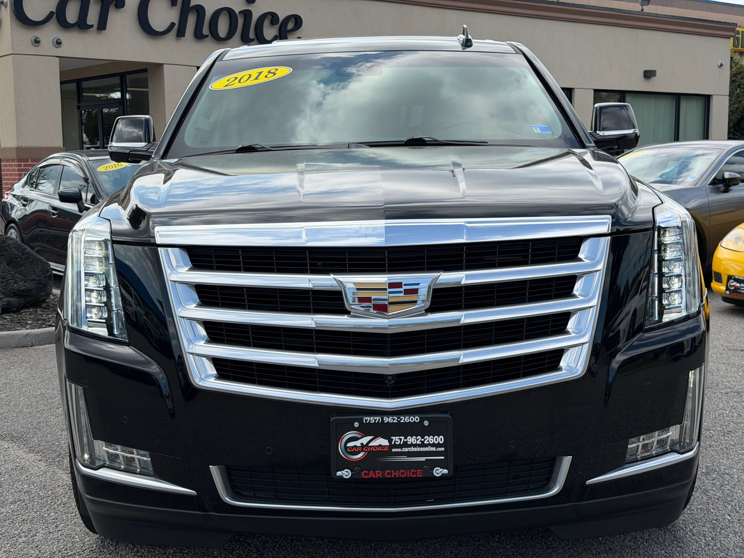 Used 2018 Cadillac Escalade ESV Luxury AWD/4WD image 3