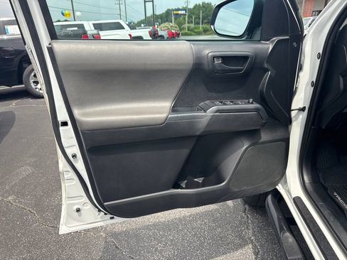Used 2019 Toyota Tacoma SR w/ SR Convenience Package RWD image 11