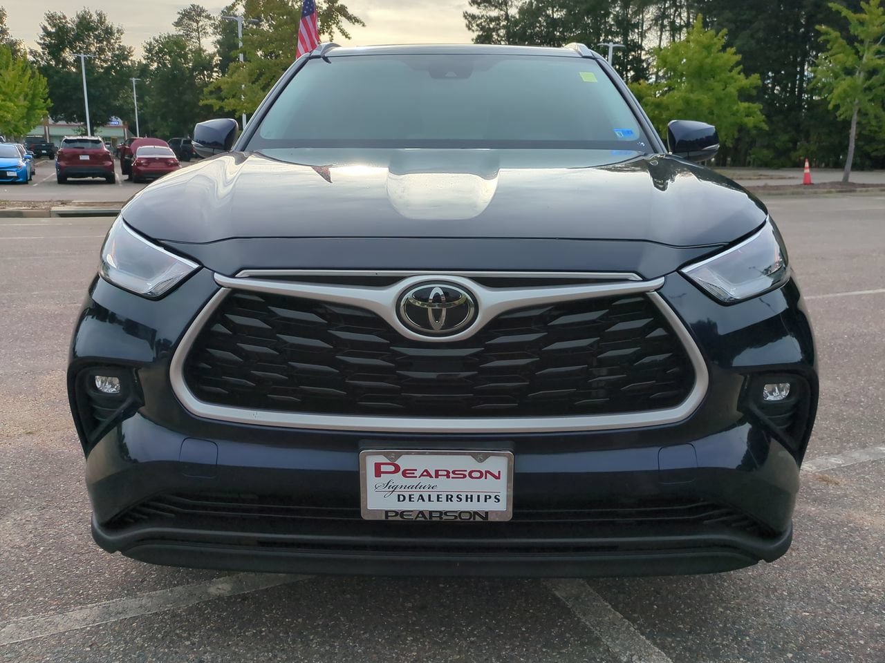 Used 2022 Toyota Highlander XLE AWD/4WD image 9