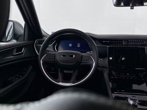 New 2025 Jeep Grand Cherokee Laredo image 11