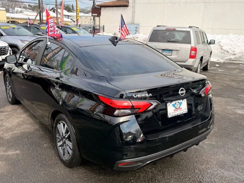 Used 2023 Nissan Versa SV image 5