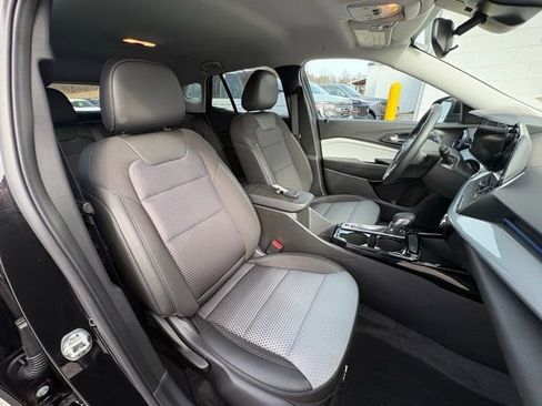 Used 2025 Chevrolet Trax LT w/ LT Convenience Package image 26