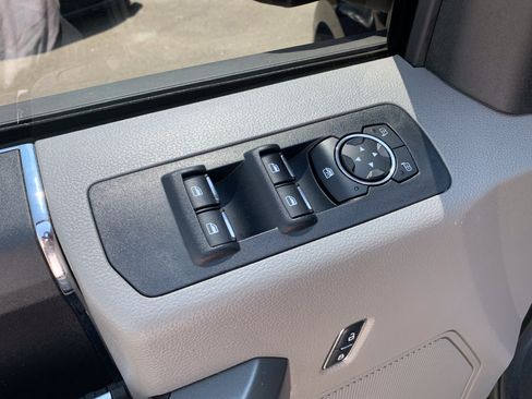 Used 2017 Ford F150 XLT AWD/4WD image 12