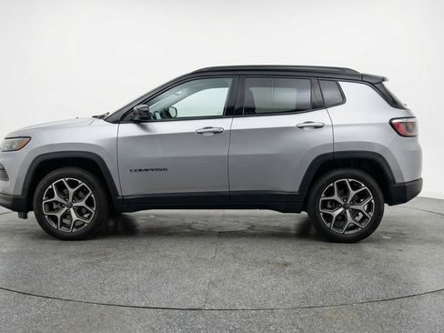 Used 2025 Jeep Compass Limited image 5