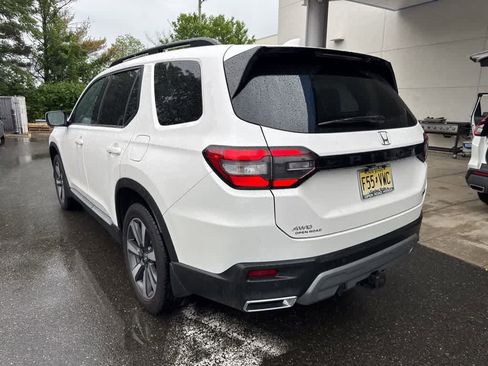Used 2025 Honda Pilot Touring image 2