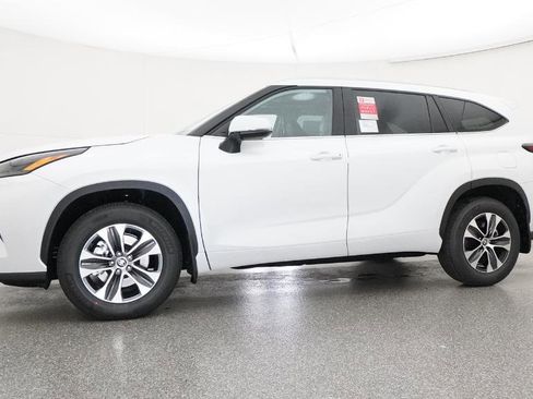 New 2026 Toyota Highlander XLE image 29