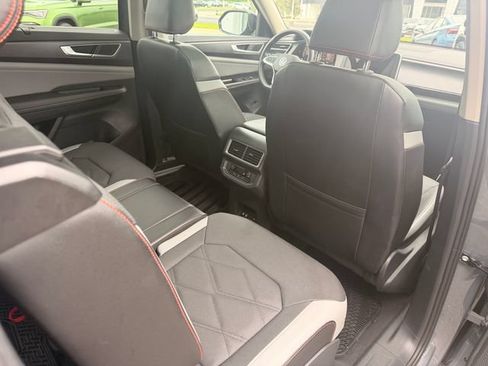 Certified 2024 Volkswagen Atlas Peak Edition SEL AWD/4WD image 19