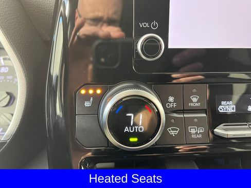 Used 2023 Toyota Highlander XLE AWD/4WD image 5